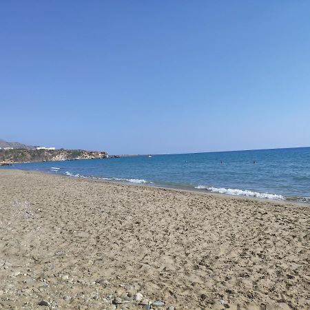 Neva Apartments By The Beach Makrýgialos Exterior foto